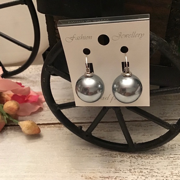 Large Pearl Earrings - Picture 4 of 7